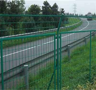 公路護欄網(wǎng)02.jpg 公路護欄網(wǎng)02.jpg